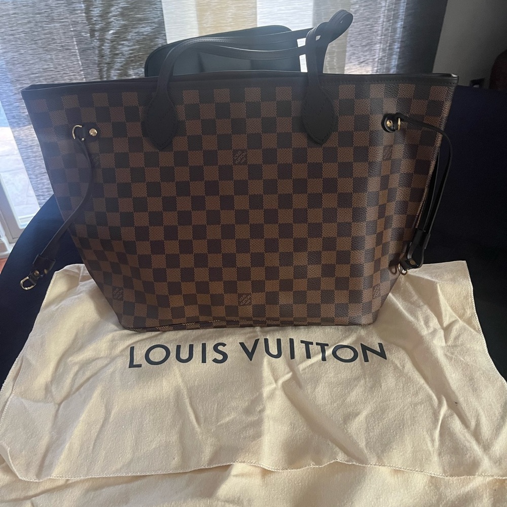 Like brand new monogram LV purse